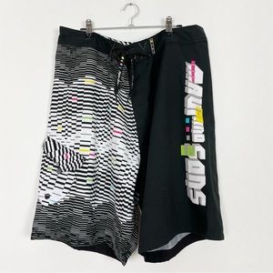 NWT Maui and Sons Men’s Board Shorts 38‎